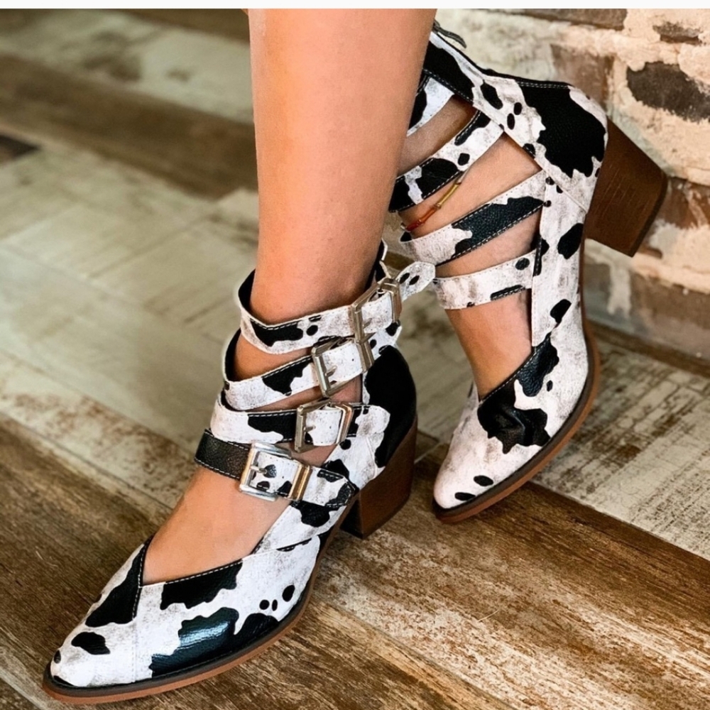ARiderGirl Black and White Cow Print Mid Heel Ankle Booties Size 6.5